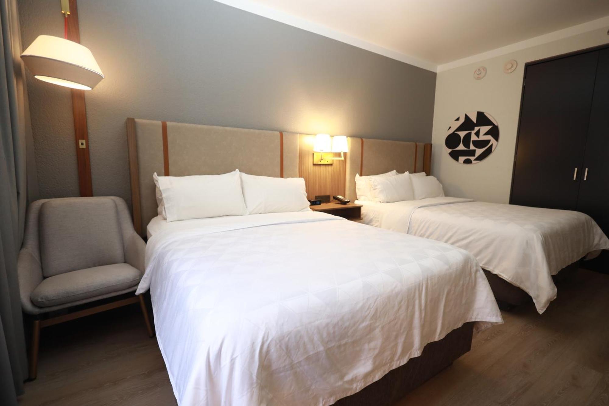 Standard King Room Accessible